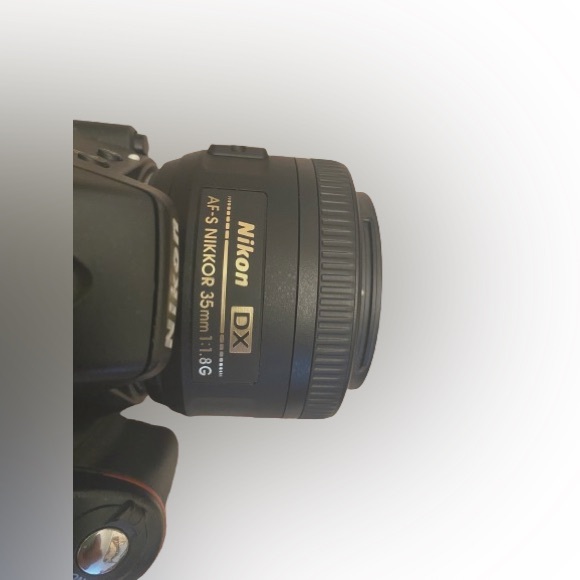 Nikon D5300 24.2MP Digital DSLR camera (kit w/ AF-SA DX 18-55MM & AF-S DX 35MM) - Picture 2 of 9